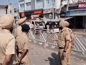 अमृतसर बंद के बीच ड्यूटी कर रहे पुलिसकर्मी ने तोड़ा दम, घटना से मचा हड़कंप अमृतसर बंद के बीच ड्यूटी कर रहे पुलिसकर्मी ने तोड़ा दम, घटना से मचा हड़कंप