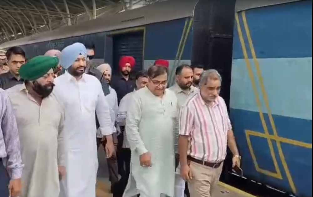 जालंधर में PM मोदी के स्वागत की जोरदार तैयारी, केंद्रीय मंत्री रवनीत बिट्टू ने किया निरीक्षण जालंधर में PM मोदी के स्वागत की जोरदार तैयारी, केंद्रीय मंत्री रवनीत बिट्टू ने किया निरीक्षण