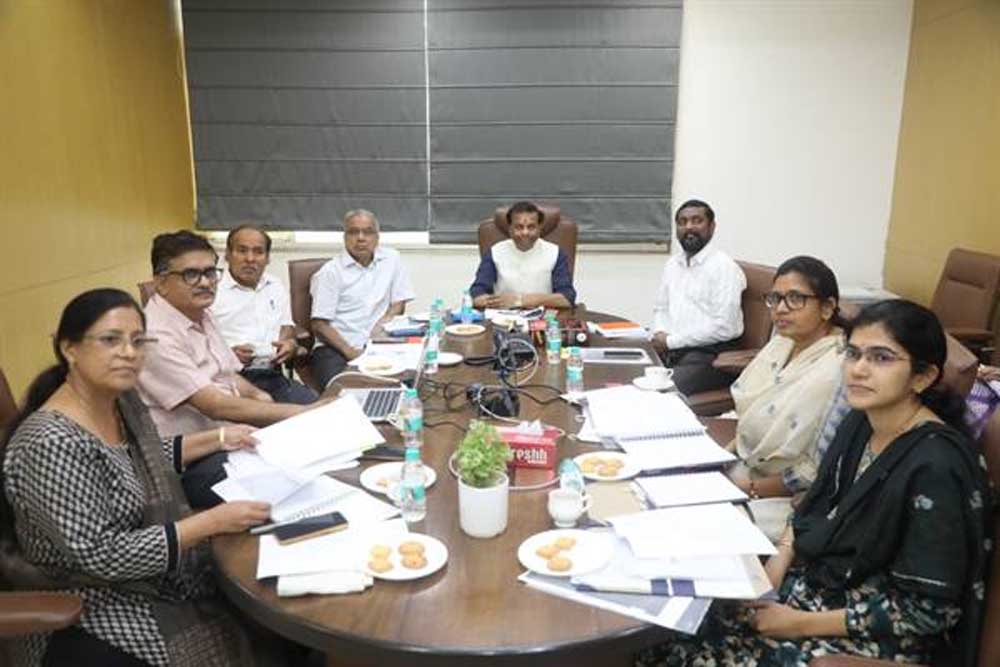 मध्यप्रदेश राज्य वित्त आयोग ने राजस्व विभाग के अधिकारियों के साथ की समीक्षा मध्यप्रदेश राज्य वित्त आयोग ने राजस्व विभाग के अधिकारियों के साथ की समीक्षा