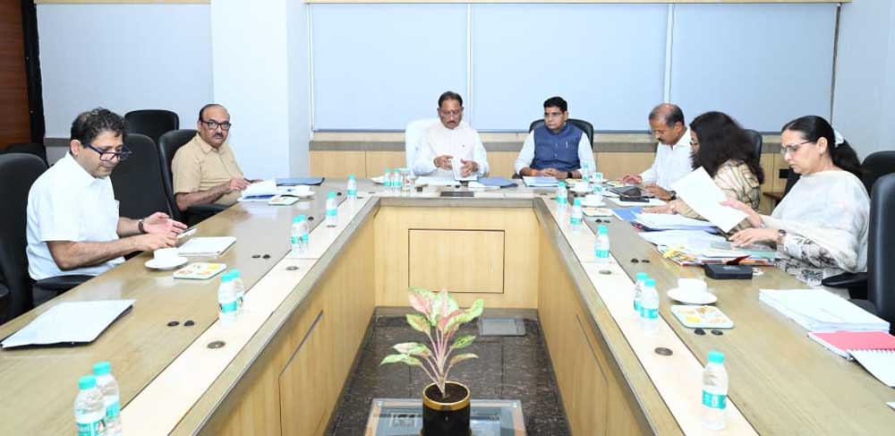 मुख्यमंत्री विष्णुदेव साय ने राजस्व विभाग के कार्यों की उच्चस्तरीय समीक्षा की मुख्यमंत्री विष्णुदेव साय ने राजस्व विभाग के कार्यों की उच्चस्तरीय समीक्षा की