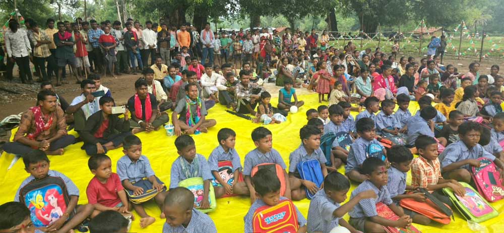 कभी बंद पड़े स्कूलों में फिर लौटी रौनक, बदलते बस्तर की नई तस्वीर