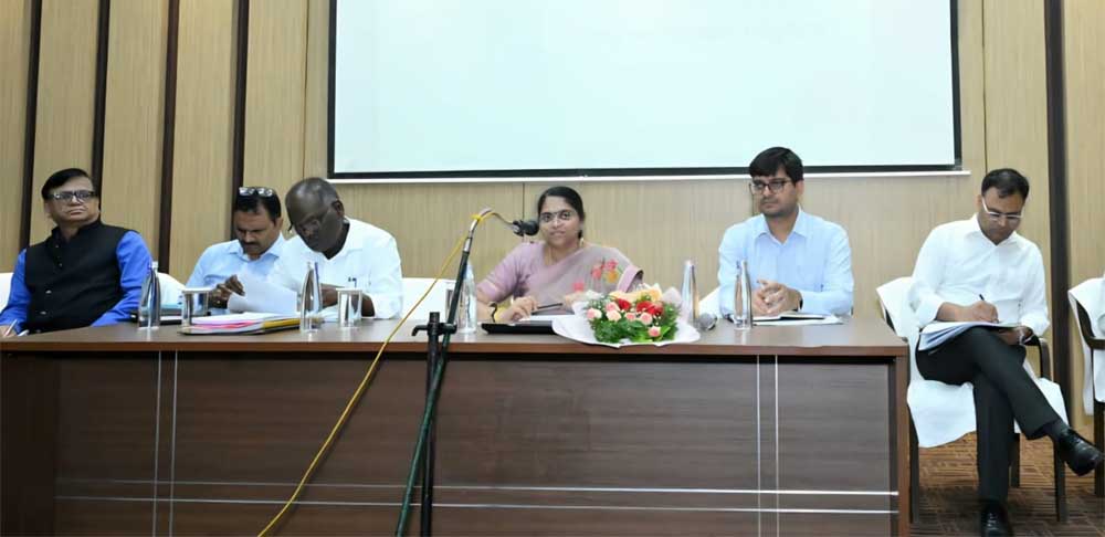 नगरीय प्रशासन विभाग की सचिव ने की रायपुर नगर निगम के कार्यों की समीक्षा नगरीय प्रशासन विभाग की सचिव ने की रायपुर नगर निगम के कार्यों की समीक्षा