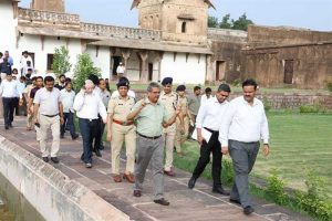 अपर मुख्य सचिव शुक्ला और संभाग आयुक्त शर्मा ने किया स्थल निरीक्षण अपर मुख्य सचिव शुक्ला और संभाग आयुक्त शर्मा ने किया स्थल निरीक्षण