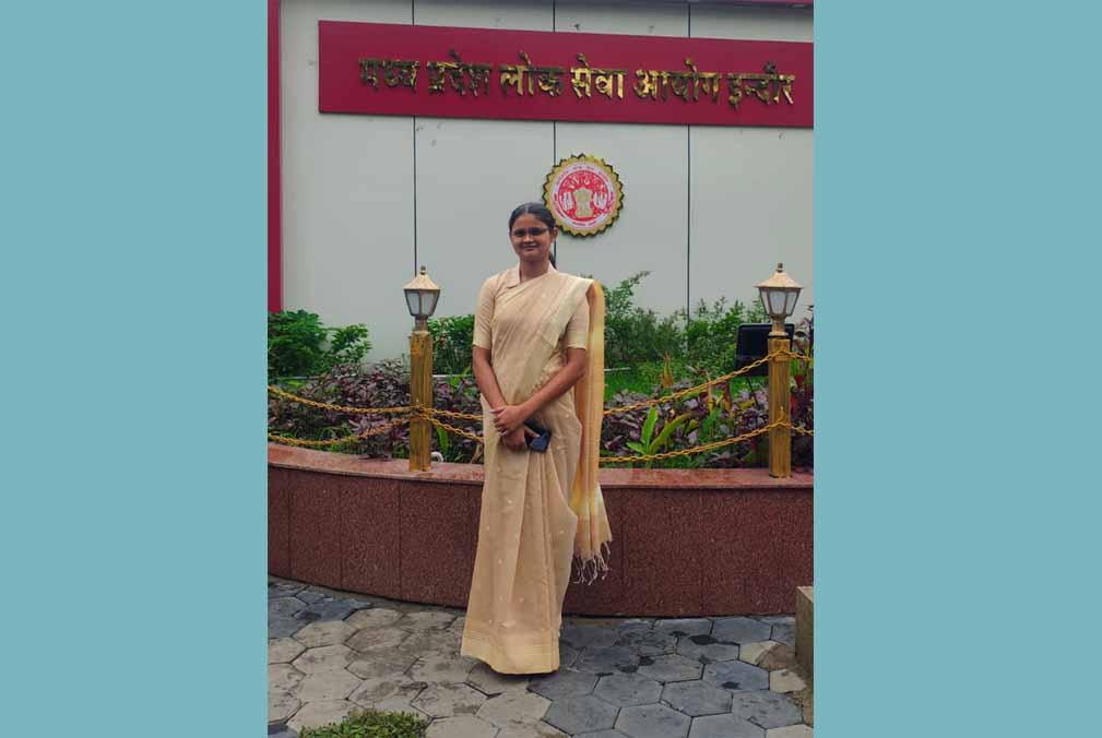 चंदिया की बेटी यशु तिवारी बनीं खनिज निरीक्षक चंदिया की बेटी यशु तिवारी बनीं खनिज निरीक्षक