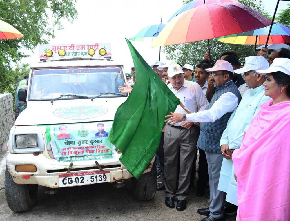 उप मुख्यमंत्री ने वन महोत्सव में पर्यावरण संरक्षण की दिलाई शपथ उप मुख्यमंत्री ने वन महोत्सव में पर्यावरण संरक्षण की दिलाई शपथ