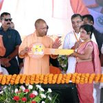 मैनपुरी में मुख्यमंत्री योगी ने योजनाओं के लाभार्थियों को दी बड़ी सौगात
