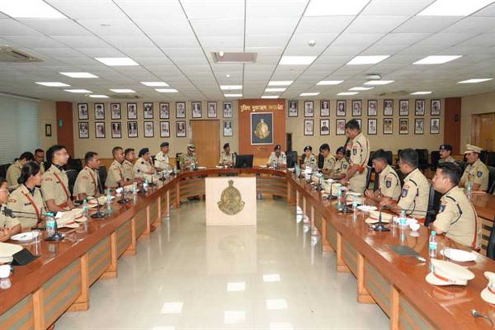 सरदार वल्लभभाई पटेल राष्ट्रीय पुलिस अकादमी के 21 प्रशिक्षु आईपीएस अधिकारियों ने डीजीपी से की सौजन्य भेंट सरदार वल्लभभाई पटेल राष्ट्रीय पुलिस अकादमी के 21 प्रशिक्षु आईपीएस अधिकारियों ने डीजीपी से की सौजन्य भेंट