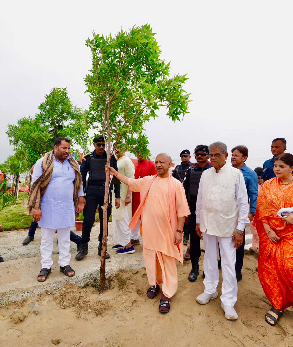 मुख्यमंत्री ने गोरखपुर से किया एक दिन में 35 करोड़ पौधरोपण के लक्ष्य वाले पौधरोपण महायज्ञ 2026 का शुभारंभ