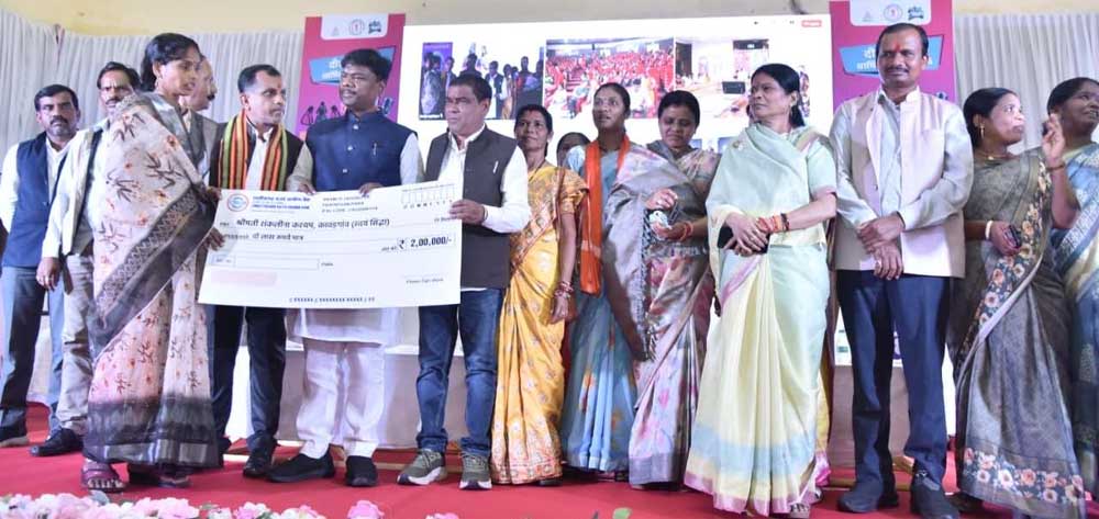 ‘दीदी के गोठ’ में गूंजी आत्मनिर्भर बस्तर की आवाज ‘दीदी के गोठ’ में गूंजी आत्मनिर्भर बस्तर की आवाज
