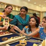 Gold-Silver Price Today: सोने की कीमतों में गिरावट, चांदी हुई महंगी; देखें आज के लेटेस्ट रेट