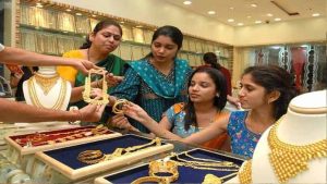 Gold-Silver Price Today: सोने की कीमतों में गिरावट, चांदी हुई महंगी; देखें आज के लेटेस्ट रेट