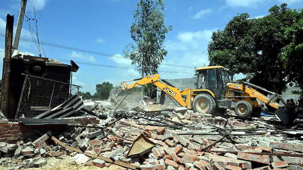 Patna News: अतिक्रमण पर चला बुलडोजर, DM ने खाली कराई जमीन; अब विकसित होंगे पार्क और खेल मैदान