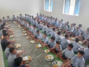 324 स्कूलों में 16 हजार बच्चों के लिए हुआ ‘न्योता भोज’ महाअभियान