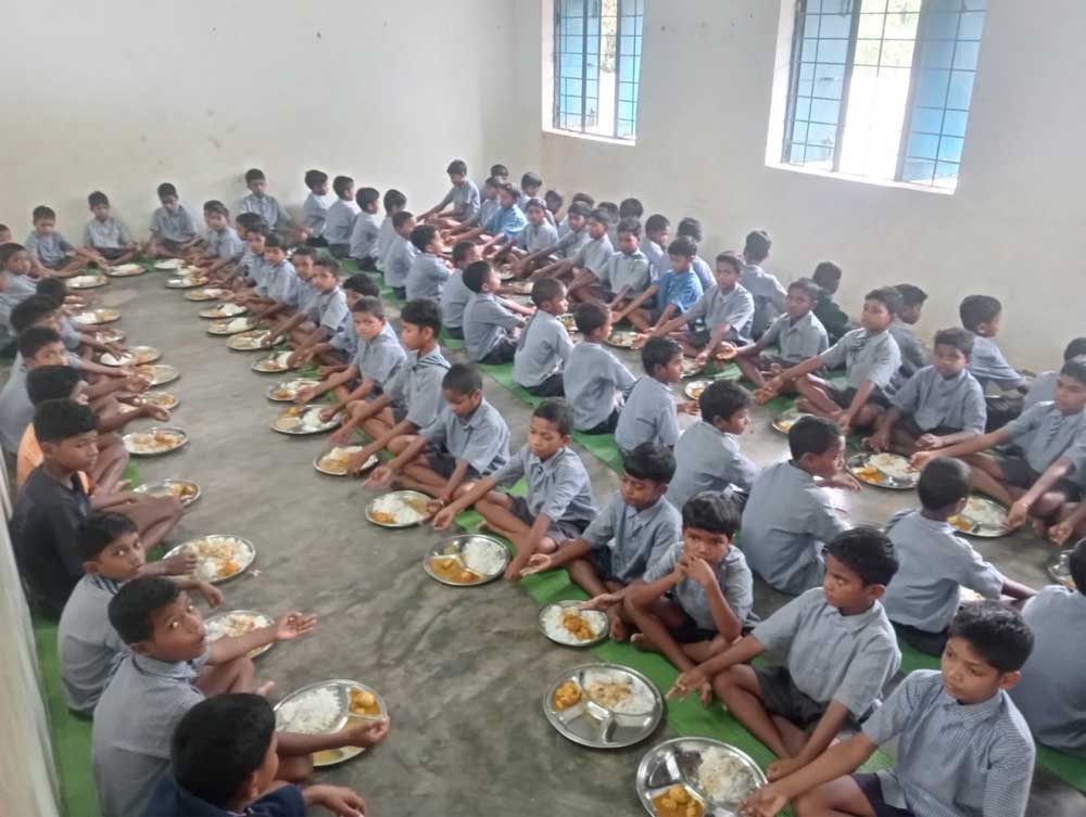 324 स्कूलों में 16 हजार बच्चों के लिए हुआ ‘न्योता भोज’ महाअभियान 324 स्कूलों में 16 हजार बच्चों के लिए हुआ ‘न्योता भोज’ महाअभियान