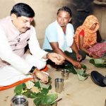 मुख्यमंत्री थांदला में पहुंचे बसंत सिंह बामनिया के घर मुख्यमंत्री थांदला में पहुंचे बसंत सिंह बामनिया के घर