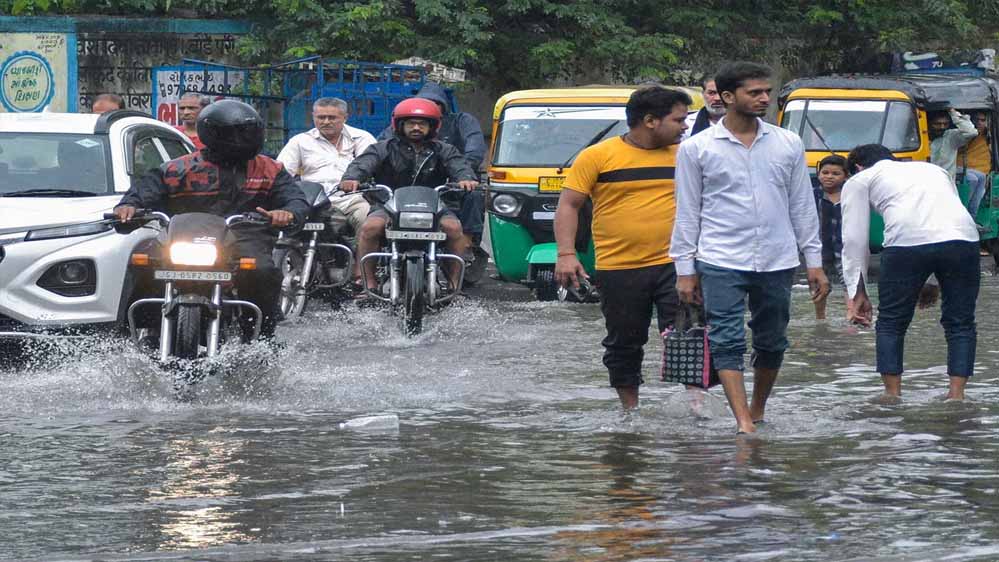 मध्य प्रदेश में 8 जिलों पर हैवी रेन का अलर्ट, 48 जिले सामान्य से कम बारिश की मार झेल रहे; भोपाल में बदला मौसम