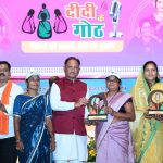मुख्यमंत्री ने ‘दीदी के गोठ’ कॉफी टेबल बुक, ‘बिहान वाणी’ त्रैमासिक पत्रिका एवं ‘मोर गांव मोर पानी’ पुस्तक का किया विमोचन मुख्यमंत्री ने ‘दीदी के गोठ’ कॉफी टेबल बुक, ‘बिहान वाणी’ त्रैमासिक पत्रिका एवं ‘मोर गांव मोर पानी’ पुस्तक का किया विमोचन