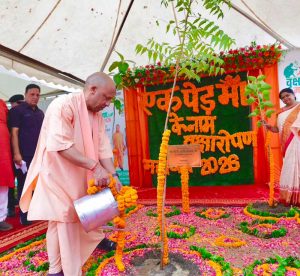 ताल रिंग रोड के किनारे सीएम योगी आदित्यनाथ ने किया पौधरोपण ताल रिंग रोड के किनारे सीएम योगी आदित्यनाथ ने किया पौधरोपण