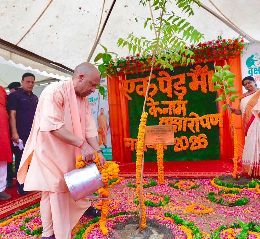 ताल रिंग रोड के किनारे सीएम योगी आदित्यनाथ ने किया पौधरोपण