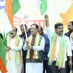 छत्तीसगढ़ में तिरंगा यात्रा का भव्य आयोजन, CM विष्णु देव साय ने हाथ में तिरंगा लेकर की अगुवाई छत्तीसगढ़ में तिरंगा यात्रा का भव्य आयोजन, CM विष्णु देव साय ने हाथ में तिरंगा लेकर की अगुवाई