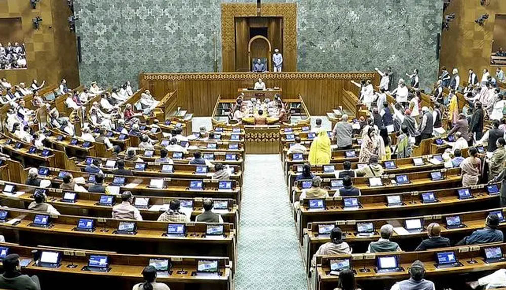 संसद में बड़े फैसलों की तैयारी, एक राज्य का बदलेगा नाम; कई अहम बिल होंगे पेश संसद में बड़े फैसलों की तैयारी, एक राज्य का बदलेगा नाम; कई अहम बिल होंगे पेश