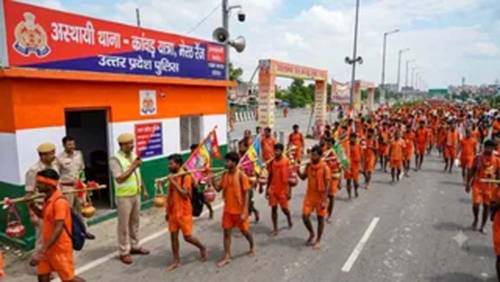 यूपी में आस्था का महापर्व, शिवालयों से बाजारों तक दिखा भक्ति रंग