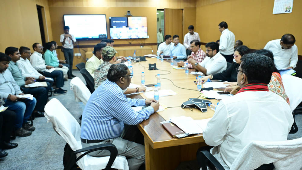 नक्सल प्रभावित परिवारों के पुनर्वास पर बड़ा फोकस, डिप्टी CM विजय शर्मा ने योजनाओं की समीक्षा की