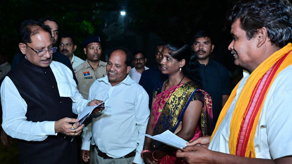 रायपुर: बगिया में CM विष्णु देव साय ने सुनी आम लोगों की समस्याएं, अधिकारियों को दिए सख्त निर्देश