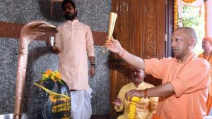 रुद्राभिषेक कर CM योगी ने की लोक मंगल की कामना, शिव साधना में लीन दिखे मुख्यमंत्री रुद्राभिषेक कर CM योगी ने की लोक मंगल की कामना, शिव साधना में लीन दिखे मुख्यमंत्री