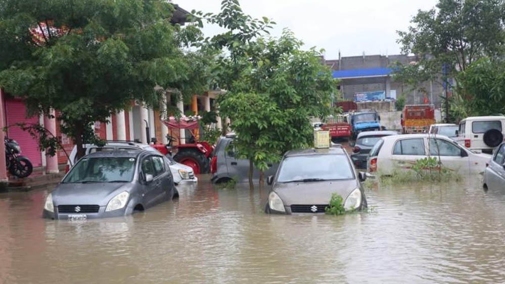 मध्य प्रदेश में भारी बारिश से हाहाकार, भोपाल-रायसेन में स्कूल बंद; नदियां उफान पर, कई जिलों में अलर्ट मध्य प्रदेश में भारी बारिश से हाहाकार, भोपाल-रायसेन में स्कूल बंद; नदियां उफान पर, कई जिलों में अलर्ट