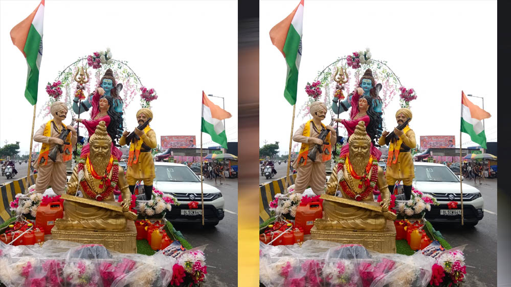 पौराणिक मान्यताओं संग विज्ञान और गुमनाम शहीदों के नाम पर सजी झांकियां पौराणिक मान्यताओं संग विज्ञान और गुमनाम शहीदों के नाम पर सजी झांकियां