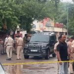 सिटी थाना के सामने दिनदहाड़े फायरिंग, स्कॉर्पियो सवार सात घायल, हमलावर फरार