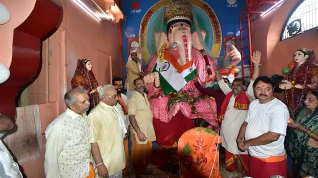 Independence Day 2026: उज्जैन के बड़े गणेश मंदिर में तिथि अनुसार मना स्वाधीनता दिवस, सवा लाख दूर्वा-पुष्प अर्पित