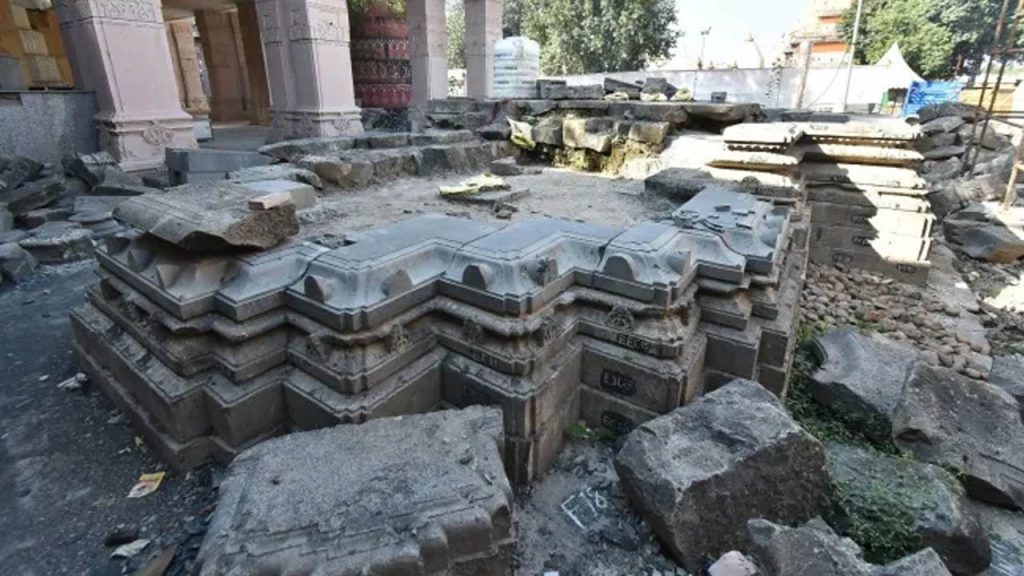 उज्जैन में 11वीं सदी के शिव मंदिर का होगा पुनर्निर्माण, राजा भोज के ‘समरांगणसूत्रधार’ से लिया वास्तु आधार उज्जैन में 11वीं सदी के शिव मंदिर का होगा पुनर्निर्माण, राजा भोज के ‘समरांगणसूत्रधार’ से लिया वास्तु आधार