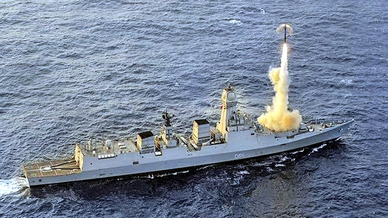 भारतीय नौसेना को मिलेगी बड़ी ताकत, 2030 तक ज्यादातर युद्धपोतों पर होगी BrahMos मिसाइल की तैनाती