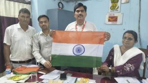 ₹25 में तिरंगा से ₹30 में गंगाजल तक, डाक विभाग ने शुरू की खास बिक्री; राखी के लिफाफे भी सस्ते ₹25 में तिरंगा से ₹30 में गंगाजल तक, डाक विभाग ने शुरू की खास बिक्री; राखी के लिफाफे भी सस्ते