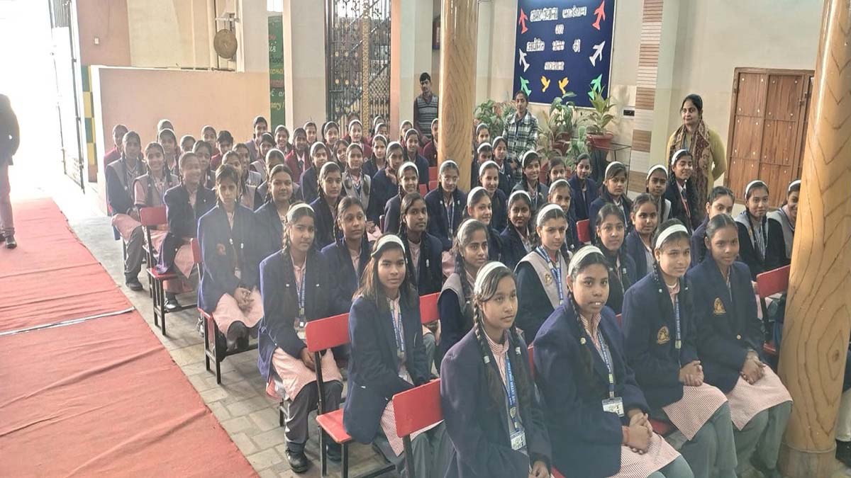 यूपी में युवा अफसर बताएंगे करियर का रास्ता, स्कूलों में हर महीने होगा छात्रों से सीधा संवाद