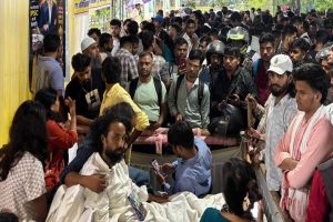 छात्रों के आंदोलन से रांची में बढ़ी हलचल, CM आवास की कड़ी सुरक्षा; 20वें दिन भी प्रदर्शन जारी छात्रों के आंदोलन से रांची में बढ़ी हलचल, CM आवास की कड़ी सुरक्षा; 20वें दिन भी प्रदर्शन जारी