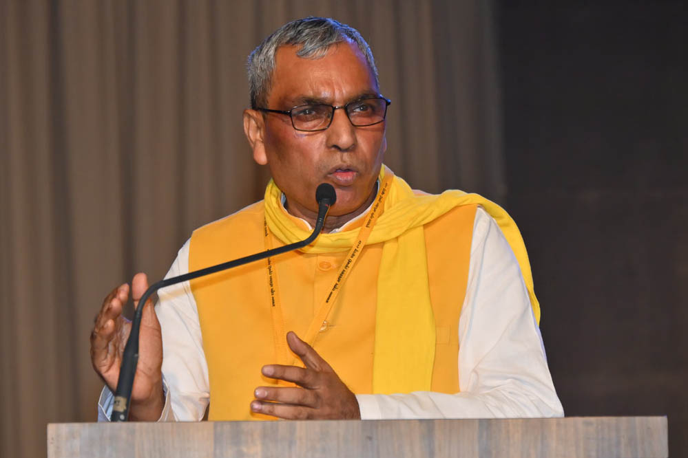 सुभासपा ऑफिस में सपा कार्यकर्ताओं पर गाली-गलौज और मारपीट का आरोप, ओपी राजभर बोले- ‘ये अपराध है’