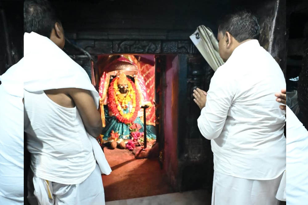 उप मुख्यमंत्री विजय शर्मा ने कहा—बस्तर की जनता, समाज प्रमुखों, जनप्रतिनिधियों और पत्रकारों के सहयोग से नक्सलवाद का हुआ खात्मा उप मुख्यमंत्री विजय शर्मा ने कहा—बस्तर की जनता, समाज प्रमुखों, जनप्रतिनिधियों और पत्रकारों के सहयोग से नक्सलवाद का हुआ खात्मा