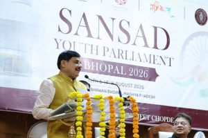 CM डॉ. यादव की युवाओं से अपील, बोले- डॉक्टर-इंजीनियर बनने के साथ राजनीति में भी आएं