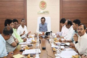 क्षतिग्रस्त सड़कों की जल्द होगी मरम्मत, मंत्री सिंह ने अधिकारियों को दिए कड़े निर्देश
