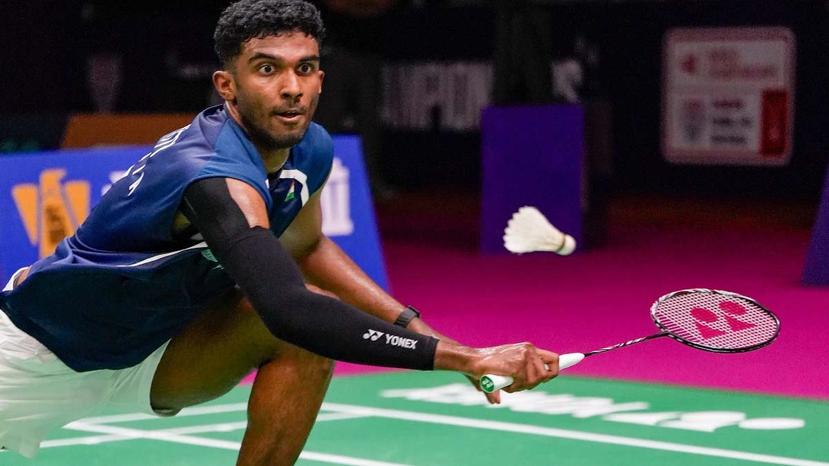 21 साल के आयुष ने विश्व चैंपियन को चौंकाया, शी यू ची को हराकर दूसरे दौर में पहुंचे