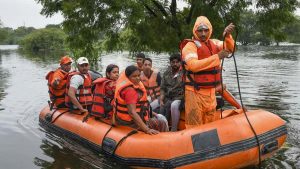 बाढ़ प्रभावित क्षेत्रों में राहत-बचाव के लिए 86 टीमें तैनात, एनडीआरएफ-एसडीआरएफ और पीएसी मोर्चे पर
