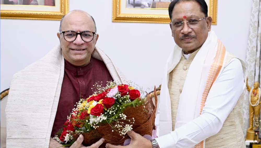मुख्यमंत्री विष्णुदेव साय से निर्माता-निर्देशक डॉ. चंद्रप्रकाश द्विवेदी ने की सौजन्य मुलाकात