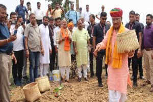 छत्तीसगढ़ के किसानों की बदली तस्वीर! मजबूत कृषि व्यवस्था और पारदर्शी सुशासन से मिल रहा नया संबल छत्तीसगढ़ के किसानों की बदली तस्वीर! मजबूत कृषि व्यवस्था और पारदर्शी सुशासन से मिल रहा नया संबल