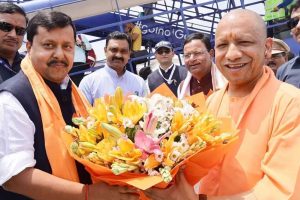 यूपी चुनाव की तैयारी में जुटी BJP, संभावित उम्मीदवारों पर दिल्ली में मंथन; सांसदों से ली जा रही राय यूपी चुनाव की तैयारी में जुटी BJP, संभावित उम्मीदवारों पर दिल्ली में मंथन; सांसदों से ली जा रही राय