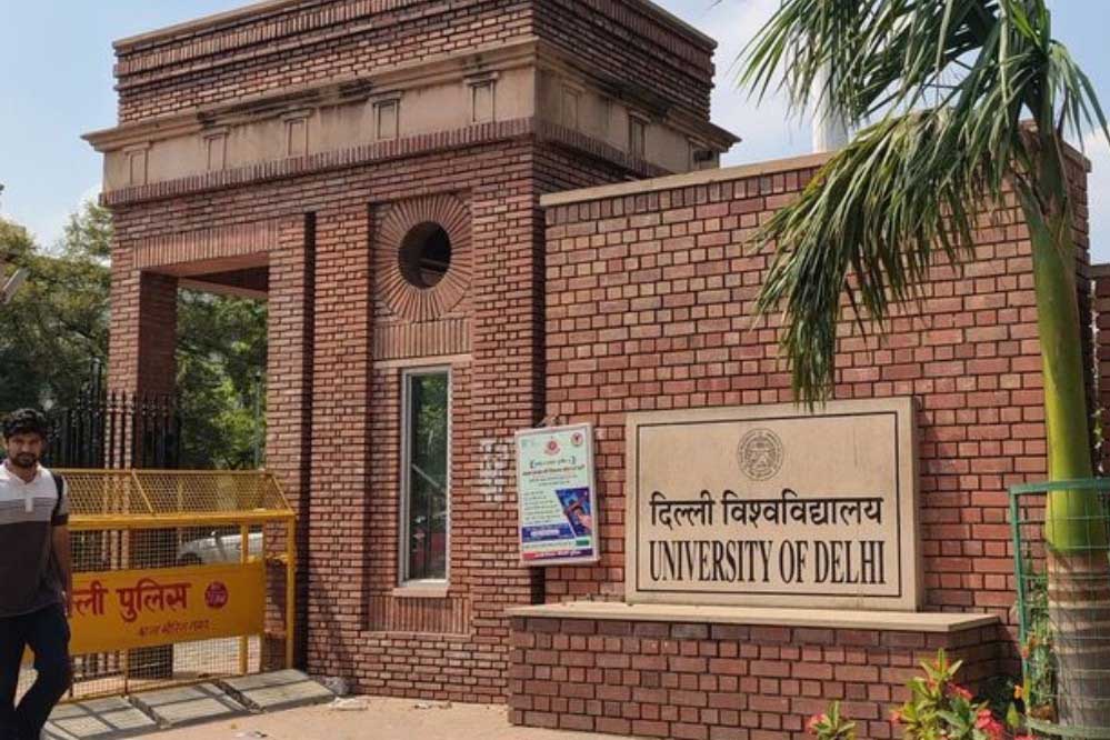 Delhi University History Syllabus: दिल्ली सल्तनत समेत कई पुराने पेपर हटाए गए, 38 में से सिर्फ 16 DSE को मिली जगह