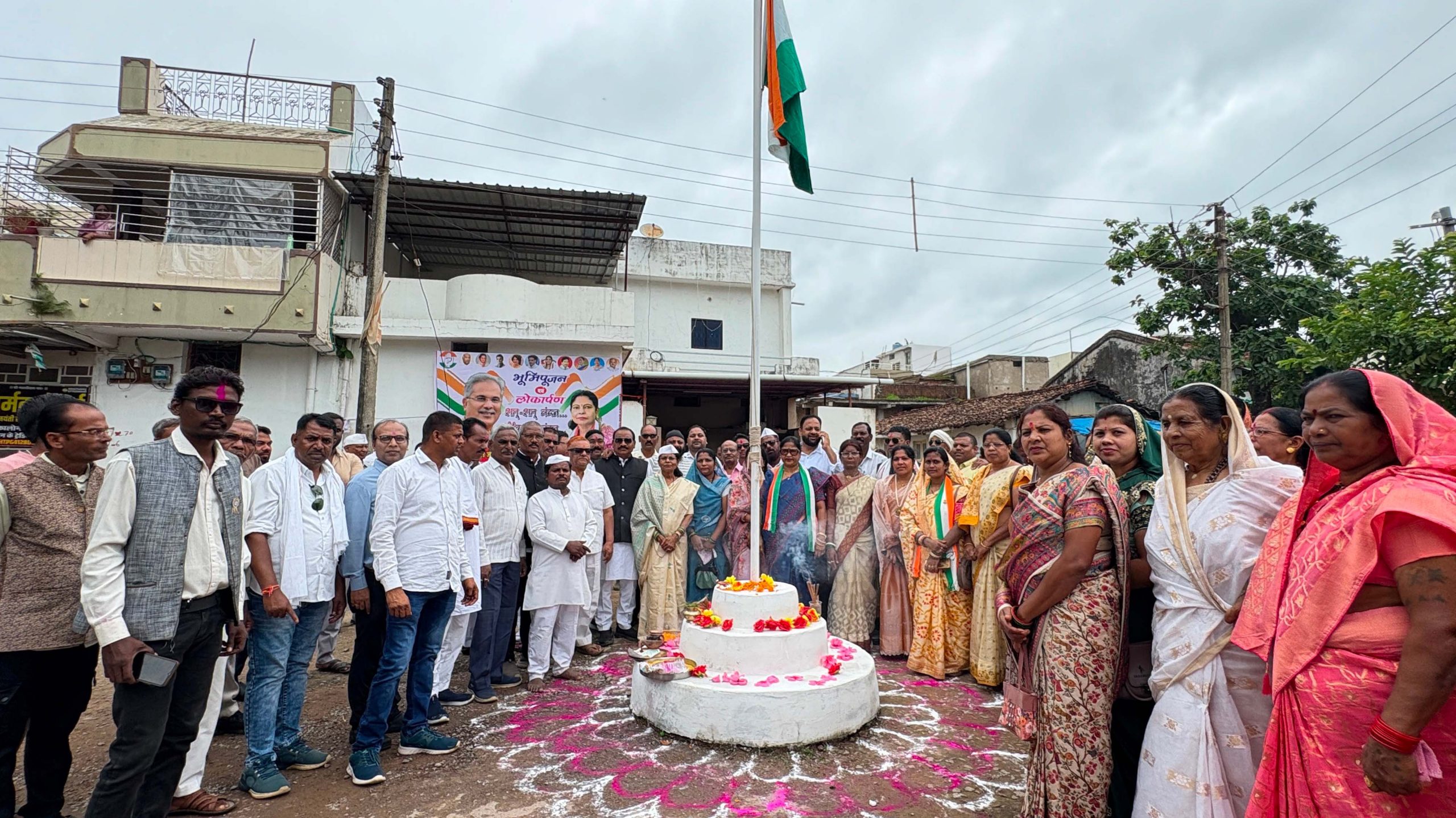 नगरी में विधायक अंबिका मरकाम ने फहराया तिरंगा, एकता और लोकतांत्रिक मूल्यों की रक्षा का लिया संकल्प