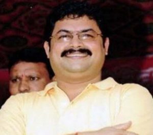 हथियार की जांच के दौरान अचानक फायरिंग, वाराणसी एयरपोर्ट पर मचा हड़कंप; दो घायल